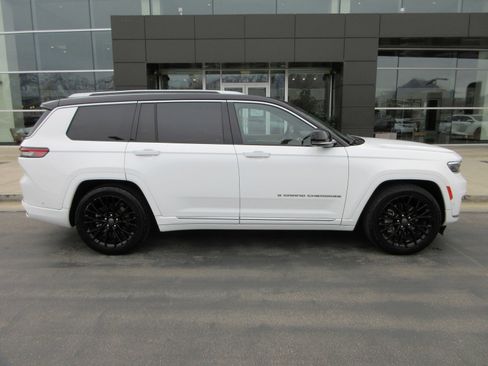Used 2023 Jeep Grand Cherokee L Summit image 12