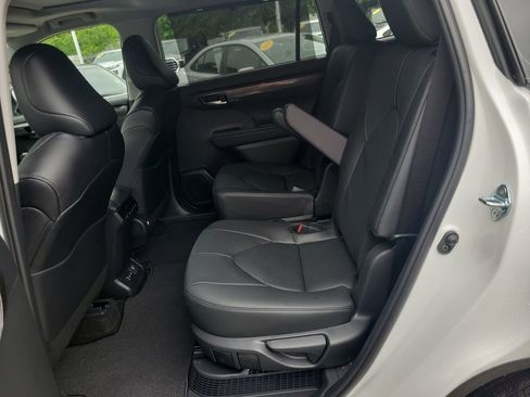 Certified 2026 Toyota Highlander Limited AWD/4WD image 16
