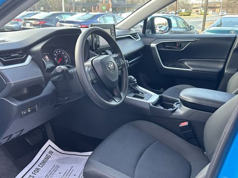 Used 2020 Toyota RAV4 LE image 9