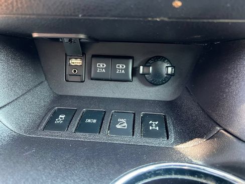 Used 2018 Toyota Highlander XLE AWD/4WD image 34
