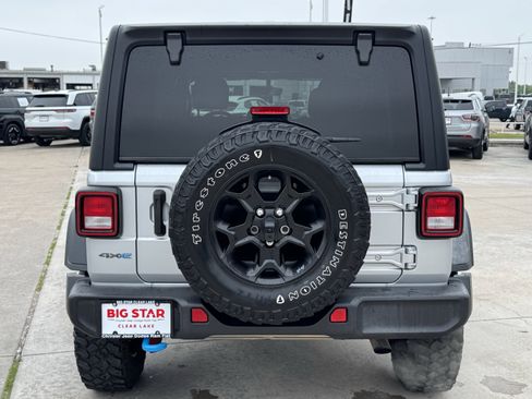 Used 2023 Jeep Wrangler Unlimited w/ Cold Weather Group AWD/4WD image 9
