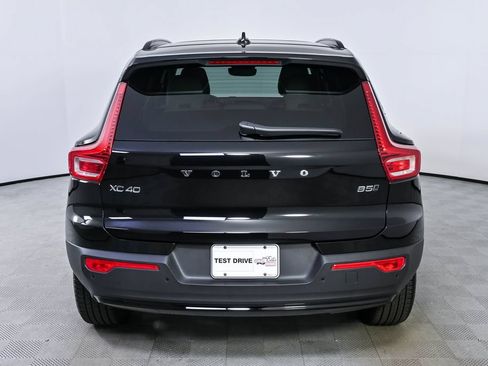 Certified 2025 Volvo XC40 B5 Ultra AWD/4WD image 31