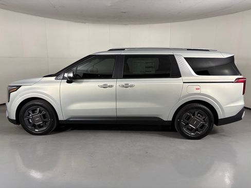 New 2026 Kia Carnival EX FWD image 5