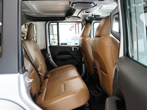 Used 2023 Jeep Wrangler Unlimited Sahara AWD/4WD image 14