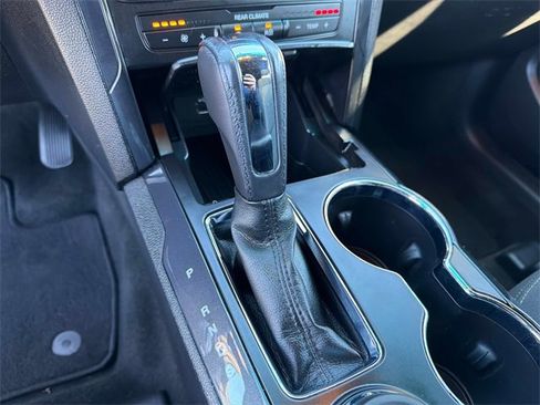 Used 2017 Ford Explorer XLT image 39