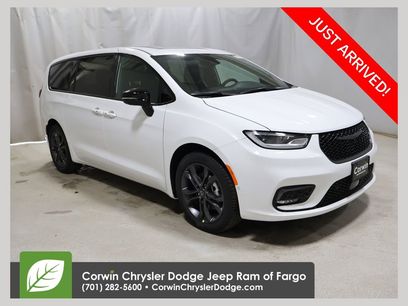 New 2026 Chrysler Pacifica Select