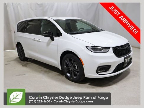 New 2026 Chrysler Pacifica Select image 1