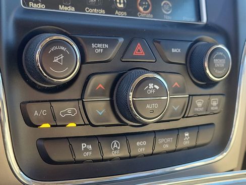 Used 2017 Jeep Grand Cherokee Limited image 25