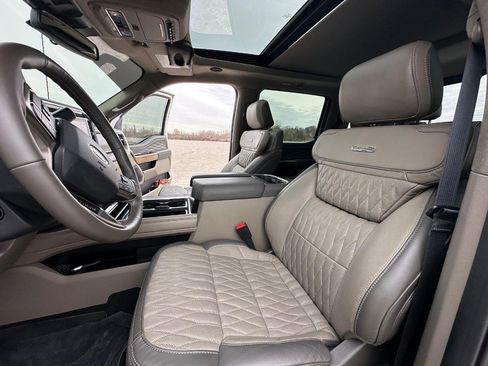 Used 2026 Ford F450 Platinum w/ Platinum Plus Package image 27