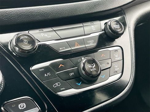 Used 2019 Chrysler Pacifica Touring-L w/ S Appearance Package image 15