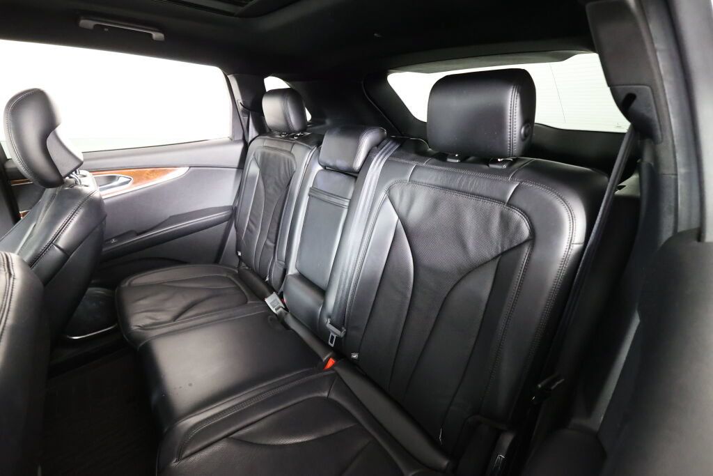 Used 2016 Lincoln MKX Reserve w/ Climate Package FWD image 15