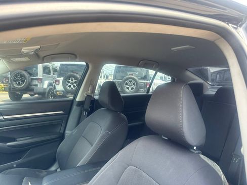 Used 2021 Nissan Altima 2.5 SV FWD image 18