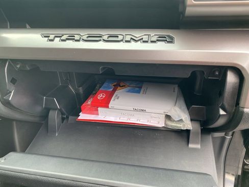 Used 2025 Toyota Tacoma TRD Off-Road image 33