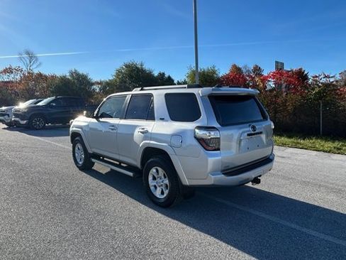 Used 2022 Toyota 4Runner SR5 Premium image 5