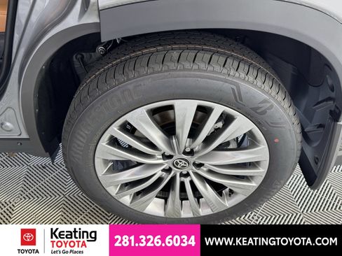 New 2026 Toyota Highlander Platinum AWD/4WD image 15