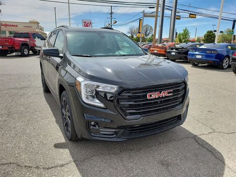New 2024 GMC Terrain SLT w/ Infotainment Package II image 2