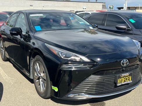 Used 2023 Toyota Mirai w/ Advanced Technology Package RWD image 3