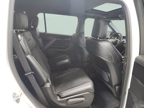 Used 2025 Jeep Grand Cherokee L Altitude image 19