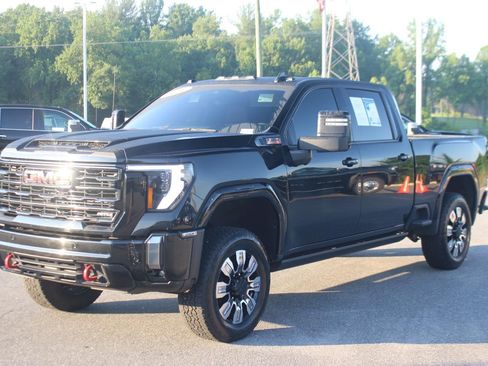 Used 2024 GMC Sierra 2500 AT4 w/ AT4 Premium Plus Package AWD/4WD image 3