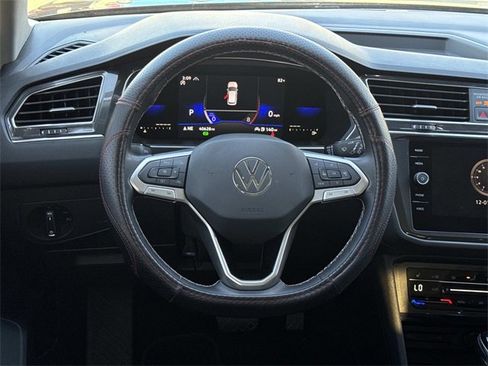 Used 2023 Volkswagen Tiguan SE image 7