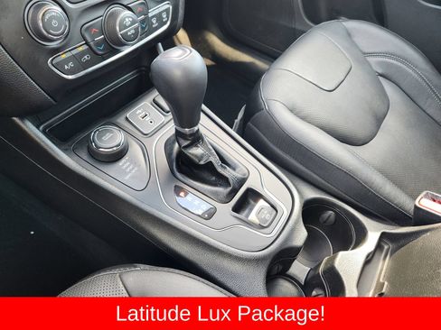 Used 2021 Jeep Cherokee Latitude Lux w/ Comfort/Convenience Group AWD/4WD image 29
