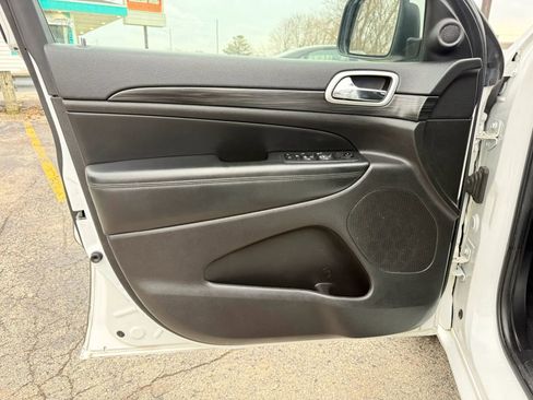 Used 2019 Jeep Grand Cherokee Altitude image 9
