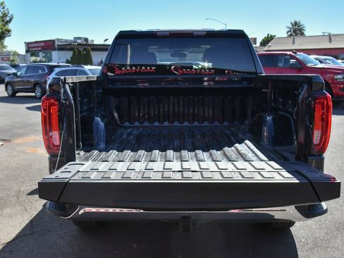 Used 2025 GMC Sierra 1500 SLT AWD/4WD image 45