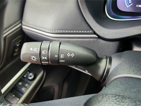 Used 2023 Toyota Venza Limited image 42