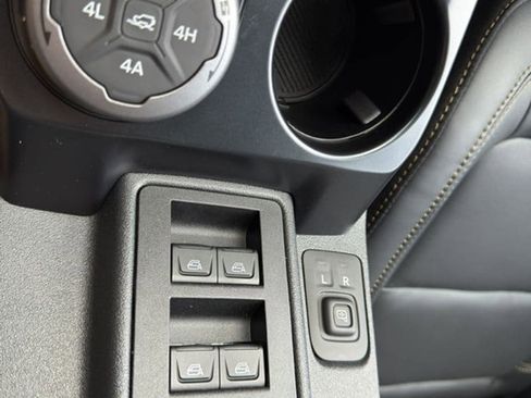 New 2025 Ford Bronco Badlands image 34