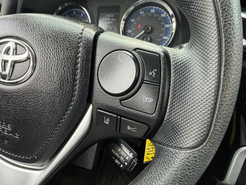 Used 2019 Toyota Corolla L image 30