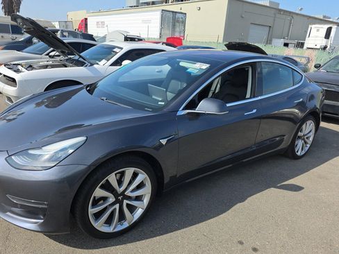 Used 2018 Tesla Model 3 Mid Range RWD image 1