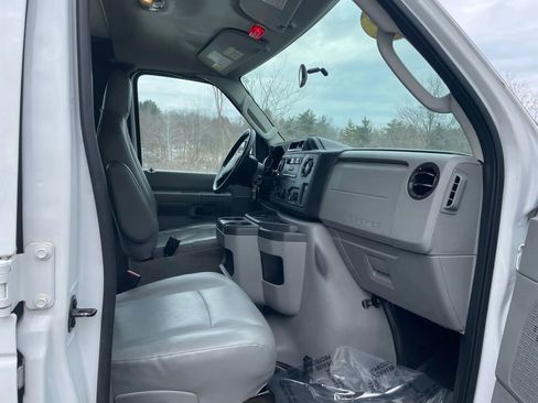Used 2014 Ford E-150 and Econoline 150 w/ Power Group image 19