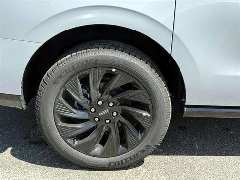 New 2025 Lincoln Navigator L Reserve w/ Jet Appearance Package image 8