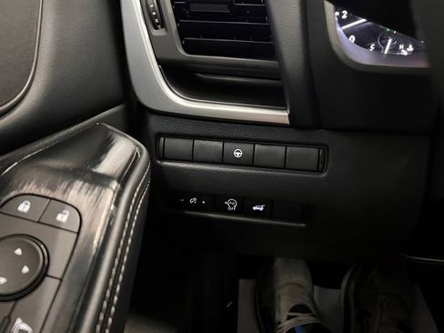 Used 2025 Nissan Rogue SV AWD/4WD image 13