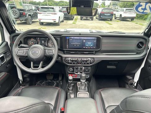 Used 2025 Jeep Wrangler Unlimited Rubicon w/ Safety Group AWD/4WD image 19