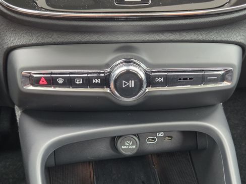 Used 2025 Volvo XC40 B5 Core w/ Protection Package image 28