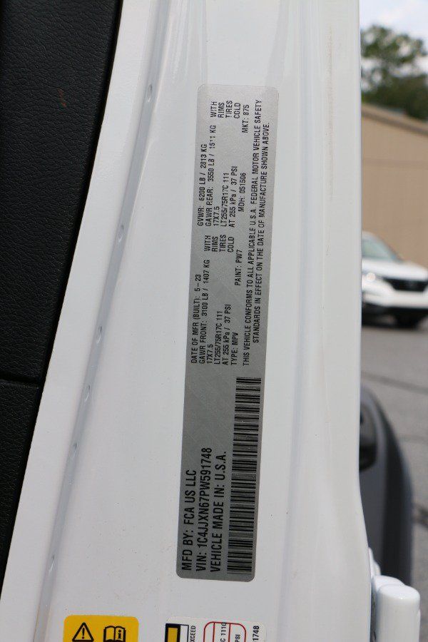 Used 2023 Jeep Wrangler Unlimited w/ Sun & Screen Package AWD/4WD image 23