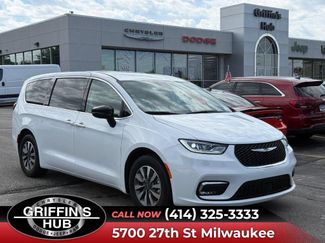 Used 2024 Chrysler Pacifica Limited FWD video 1