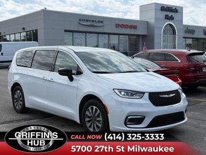 Used 2024 Chrysler Pacifica Limited