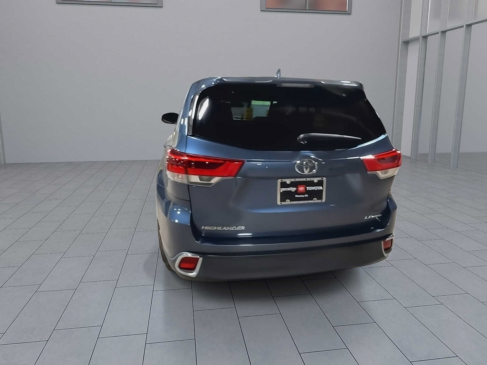 Certified 2017 Toyota Highlander Plus w/ Carpet Mat Package AWD/4WD image 7