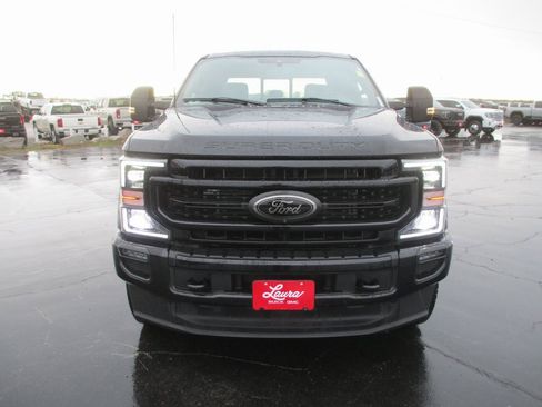 Used 2022 Ford F250 Lariat w/ Black Appearance Package image 12