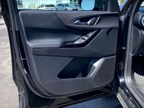 Used 2025 Chevrolet Equinox LT FWD image 22