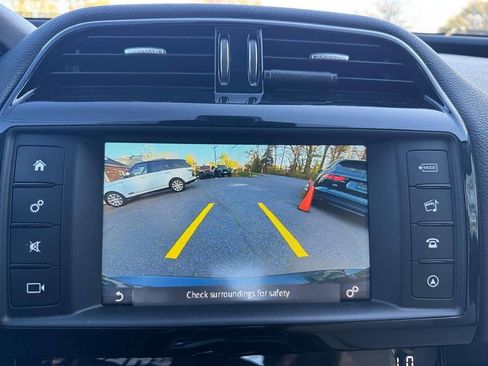 Used 2017 Jaguar XE Premium image 34