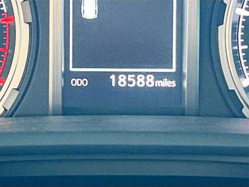 Used 2023 Toyota 4Runner Limited image 12