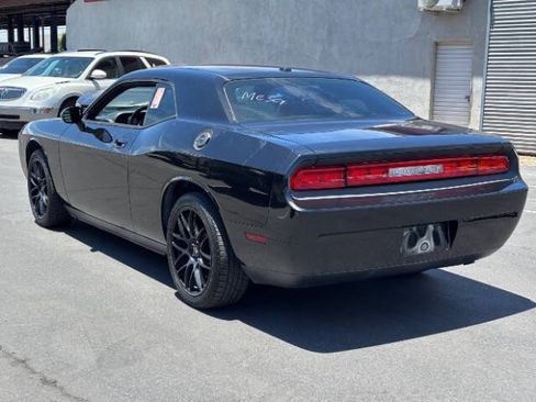 Used 2010 Dodge Challenger SE RWD image 5