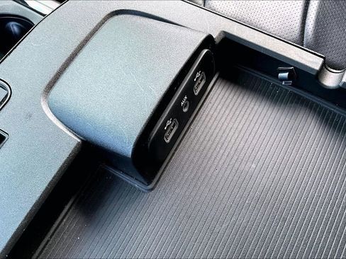 Used 2018 RAM 1500 Sport image 17