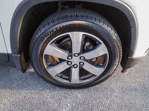 Certified 2019 Chevrolet Traverse LT w/ LT Premium Package AWD/4WD image 38