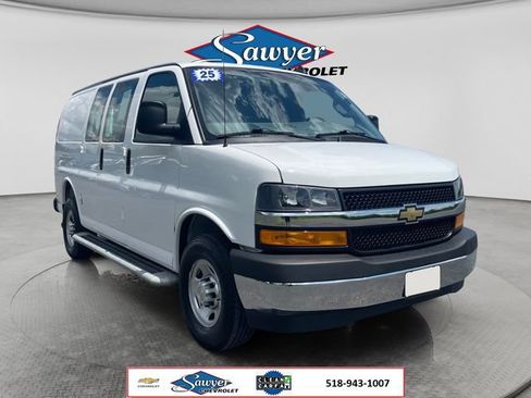 Used 2025 Chevrolet Express 2500 w/ Driver Convenience Package RWD image 7