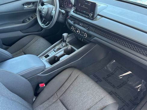 Certified 2025 Honda Accord SE image 32