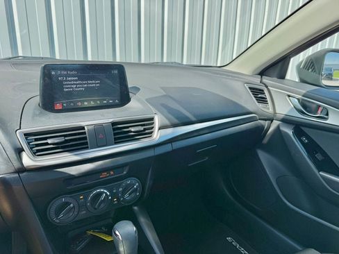 Used 2018 MAZDA MAZDA3 Sport FWD image 20